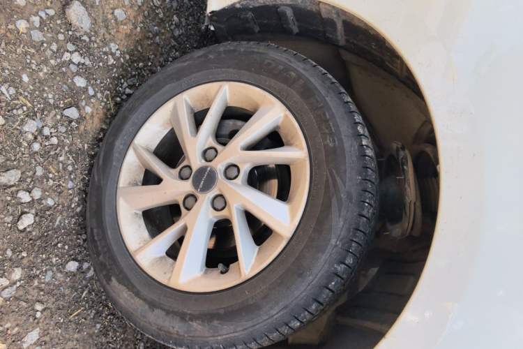 Used FORTHING Lingzhi PLUS 2021 2.0L Manual Luxury 9-Seater Right Front Wheel Hub