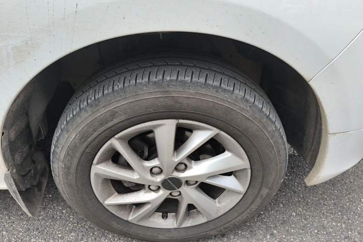 Used FORTHING Lingzhi PLUS 2021 Travel Edition 2.0L Manual Luxury 7-Seater Right Front Wheel Hub