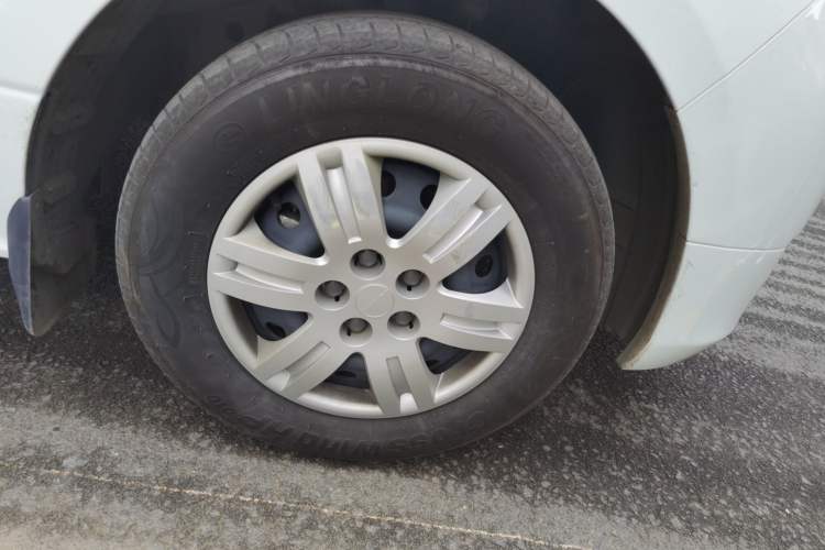 Used FORTHING Lingzhi PLUS 2021 2.0L Manual Comfort Model CNG 7-Seater Right Front Wheel Hub