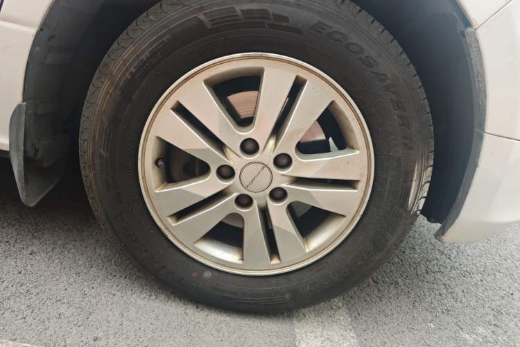 Used FORTHING Lingzhi PLUS 2021 2.0L Manual Standard Version CNG-Powered 9-Seater Right Front Wheel Hub