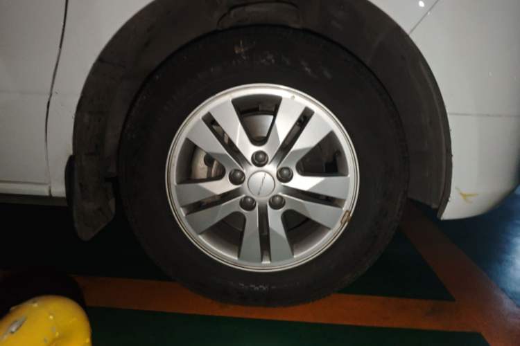 Used FORTHING Lingzhi PLUS 2021 2.0L Manual Luxury CNG 7-Seater Right Front Wheel Hub