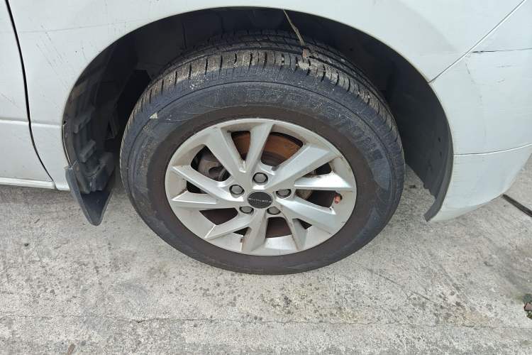 Used FORTHING Lingzhi PLUS 2021 Travel Edition 2.0L Manual Luxury 7-Seater Right Front Wheel Hub