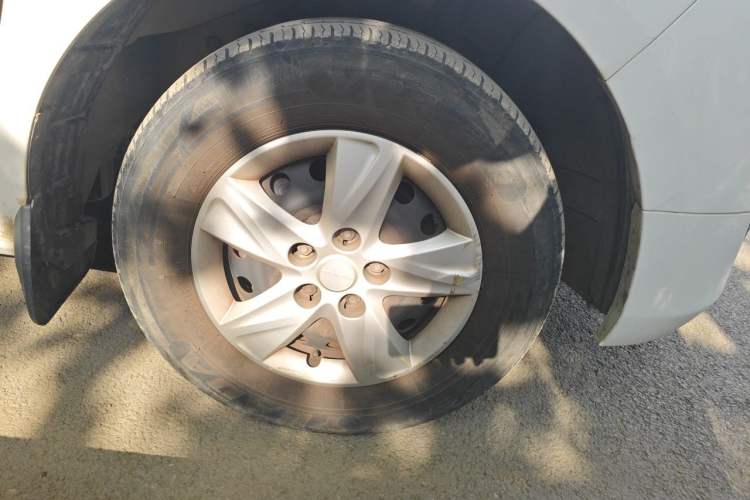 Used FORTHING Lingzhi PLUS 2021 2.0L Manual Comfort Version 7 Seats Right Front Wheel Hub