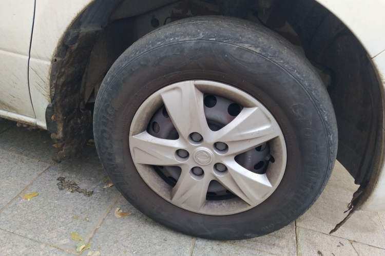 Used FORTHING Lingzhi PLUS 2021 2.0L Manual Comfort Version 7 Seats Right Front Wheel Hub