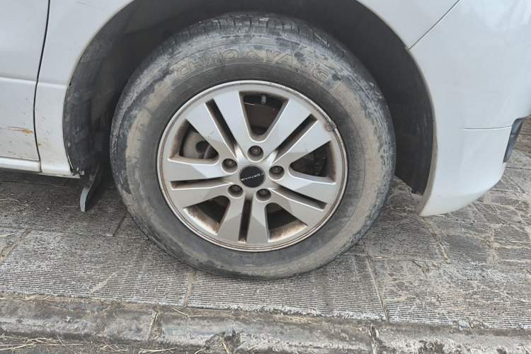 Used FORTHING Lingzhi PLUS 2021 2.0L Manual Luxury CNG 7-Seater Right Front Wheel Hub