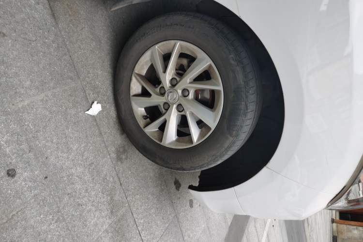 Used FORTHING Lingzhi PLUS 2021 2.0L Manual Luxury 9-Seater Right Front Wheel Hub