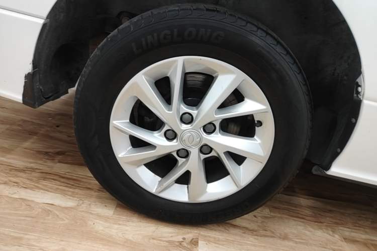 Used FORTHING Lingzhi PLUS 2021 2.0L Manual Luxury 7-Seater Right Rear Wheel Hub