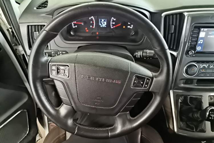 Used FORTHING Lingzhi PLUS 2021 Travel Edition 2.0L Manual Luxury 7-Seater Steering Wheel