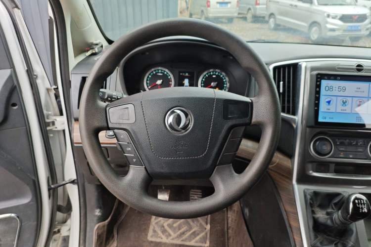 Used FORTHING Lingzhi PLUS 2021 2.0L Manual Comfort Version 7 Seats Steering Wheel