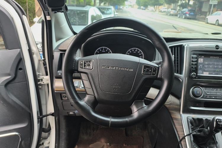 Used FORTHING Lingzhi PLUS 2021 Travel Edition 2.0L Manual Luxury 7-Seater Steering Wheel
