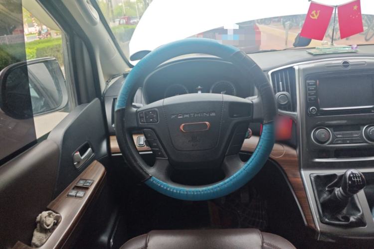 Used FORTHING Lingzhi PLUS 2021 2.0L Manual Standard Version CNG-Powered 9-Seater Steering Wheel