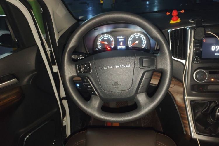 Used FORTHING Lingzhi PLUS 2021 2.0L Manual Luxury CNG 7-Seater Steering Wheel