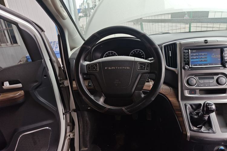 Used FORTHING Lingzhi PLUS 2021 Travel Edition 2.0L Manual Luxury 7-Seater Steering Wheel