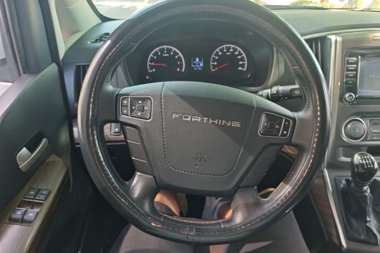 Used FORTHING Lingzhi PLUS 2021 Travel Edition 2.0L Manual Luxury 7-Seater Steering Wheel
