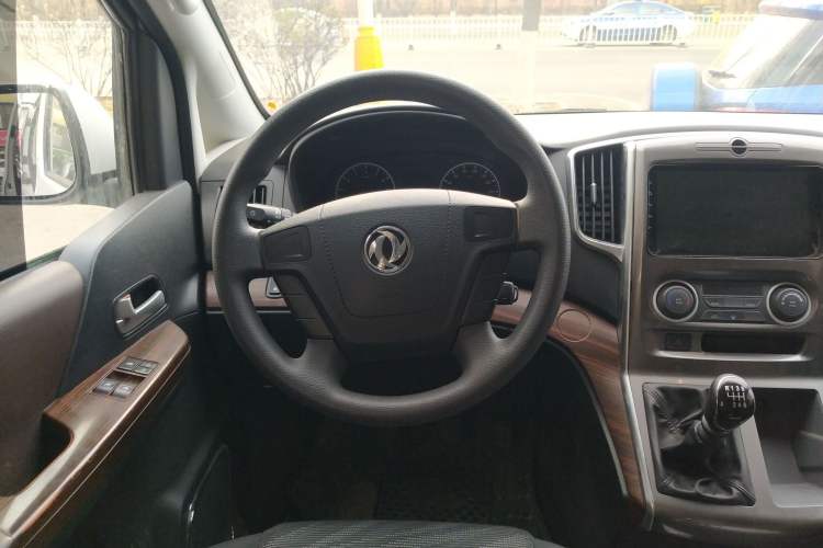 Used FORTHING Lingzhi PLUS 2021 2.0L Manual Comfort Version 7 Seats Steering Wheel