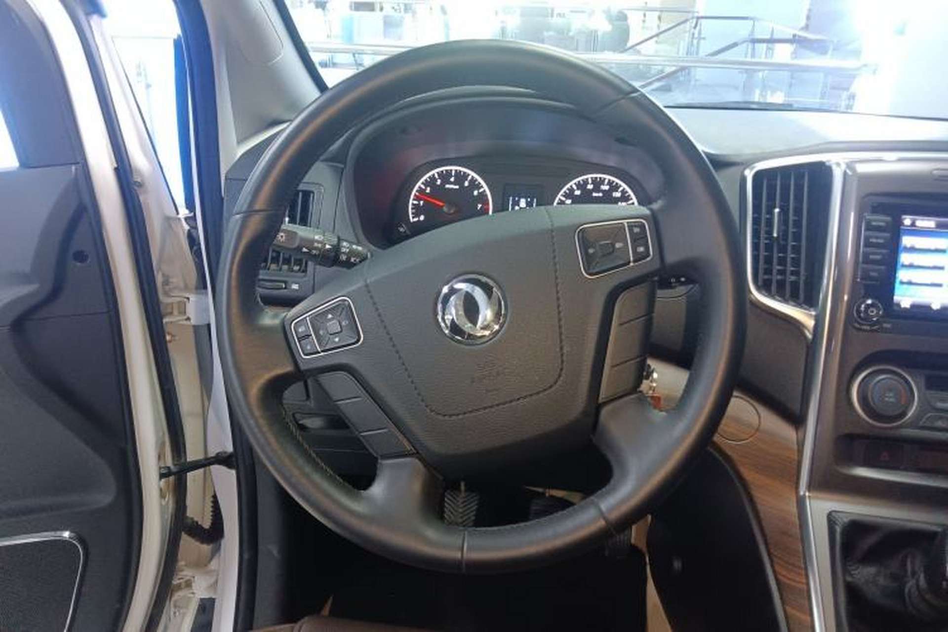 Used FORTHING Lingzhi PLUS 2021 2.0L Manual Luxury 9-Seater Steering Wheel