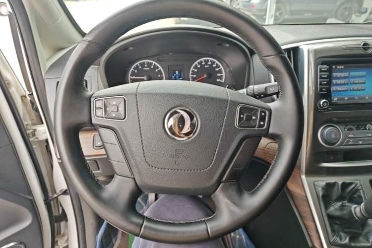 Used FORTHING Lingzhi PLUS 2021 2.0L Manual Luxury 7-Seater Steering Wheel
