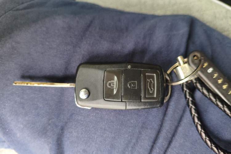 Used FORTHING Lingzhi PLUS 2021 2.0L Manual Comfort Model CNG 7-Seater Vehicle Key