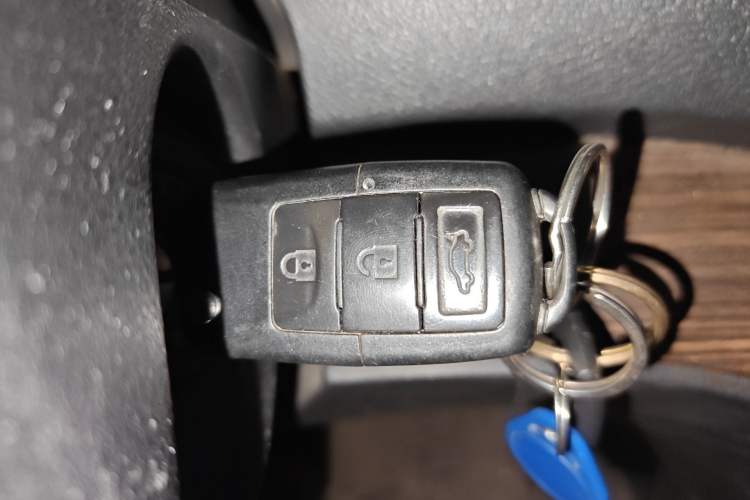 Used FORTHING Lingzhi PLUS 2021 2.0L Manual Luxury 7-Seater Vehicle Key