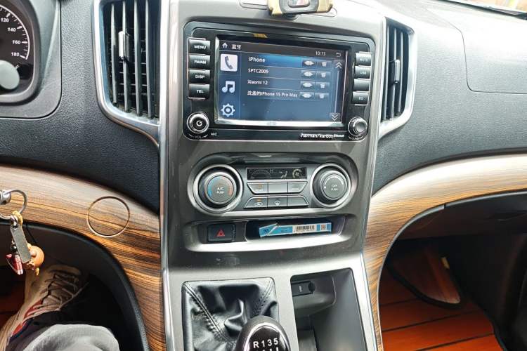 Used FORTHING Lingzhi PLUS 2022 Travel Edition 2.0L Manual Luxury Version 7 Seats Audio And AC Panel