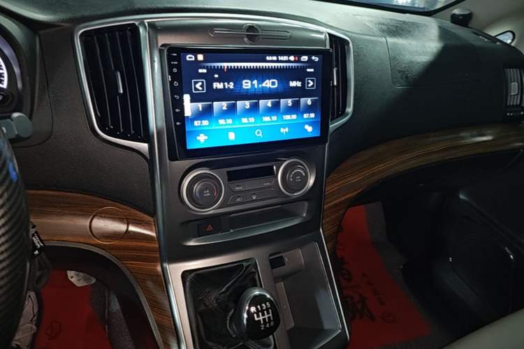 Used FORTHING Lingzhi PLUS 2022 Travel Edition 2.0L Manual Luxury Version 7 Seats Audio And AC Panel