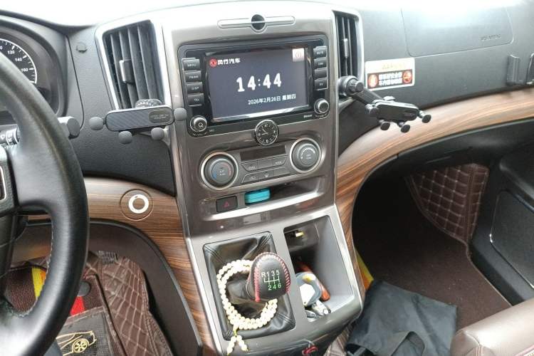 Used FORTHING Lingzhi PLUS 2022 Travel Edition 2.0L Manual Luxury Version 7 Seats Audio And AC Panel