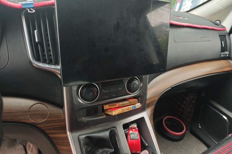 Used FORTHING Lingzhi PLUS 2022 Travel Edition 2.0L Manual Luxury Version 7 Seats Audio And AC Panel