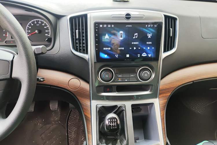 Used FORTHING Lingzhi PLUS 2022 Travel Edition 2.0L Manual Comfort Version 7 Seats Audio And AC Panel