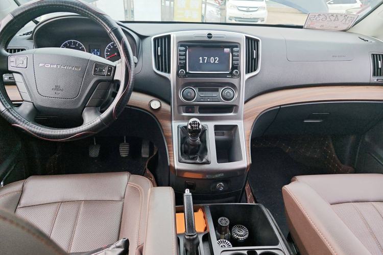 Used FORTHING Lingzhi PLUS 2022 Travel Edition 2.0L Manual Luxury Version 7 Seats Audio And AC Panel