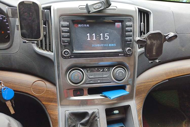 Used FORTHING Lingzhi PLUS 2022 Travel Edition 2.0L Manual Luxury Version 7 Seats Audio And AC Panel