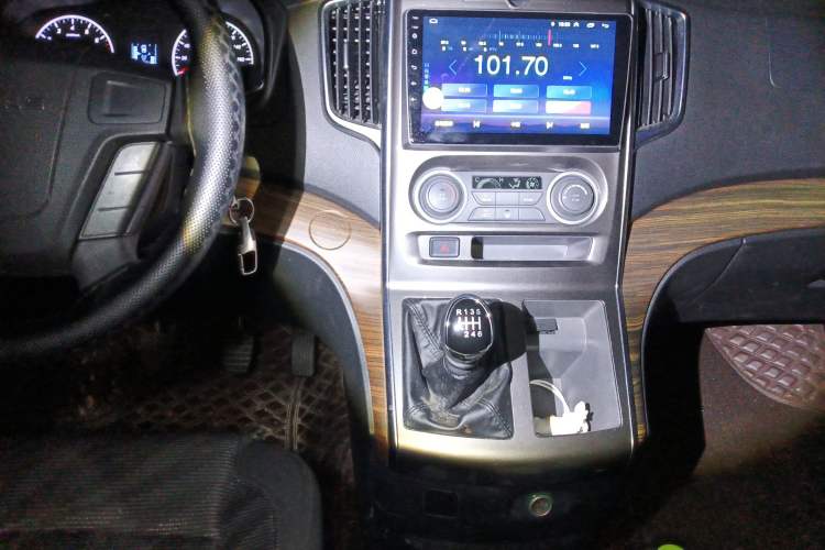 Used FORTHING Lingzhi PLUS 2022 Travel Edition 2.0L Manual Comfort Version 7 Seats Audio And AC Panel