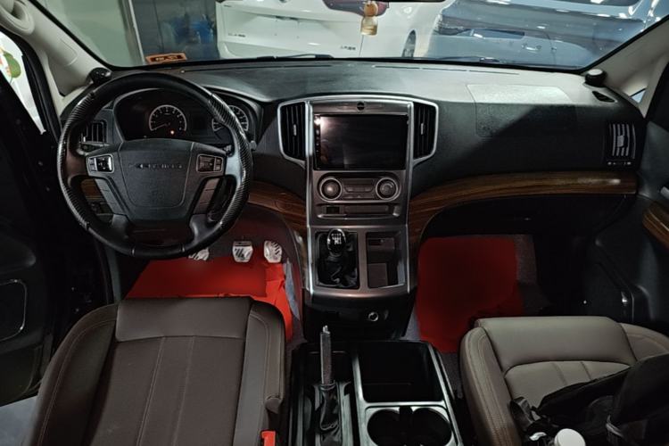 Used FORTHING Lingzhi PLUS 2022 Travel Edition 2.0L Manual Luxury Version 7 Seats Center Console
