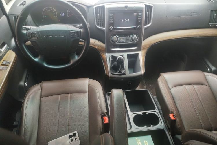 Used FORTHING Lingzhi PLUS 2022 Travel Edition 2.0L Manual Luxury Version 7 Seats Center Console