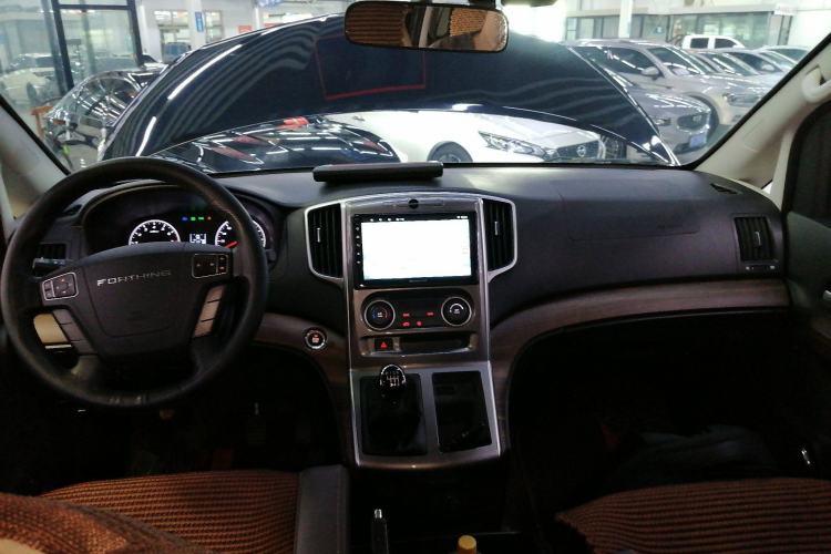 Used FORTHING Lingzhi PLUS 2022 Travel Edition 2.0L Manual Luxury Version 7 Seats Center Console