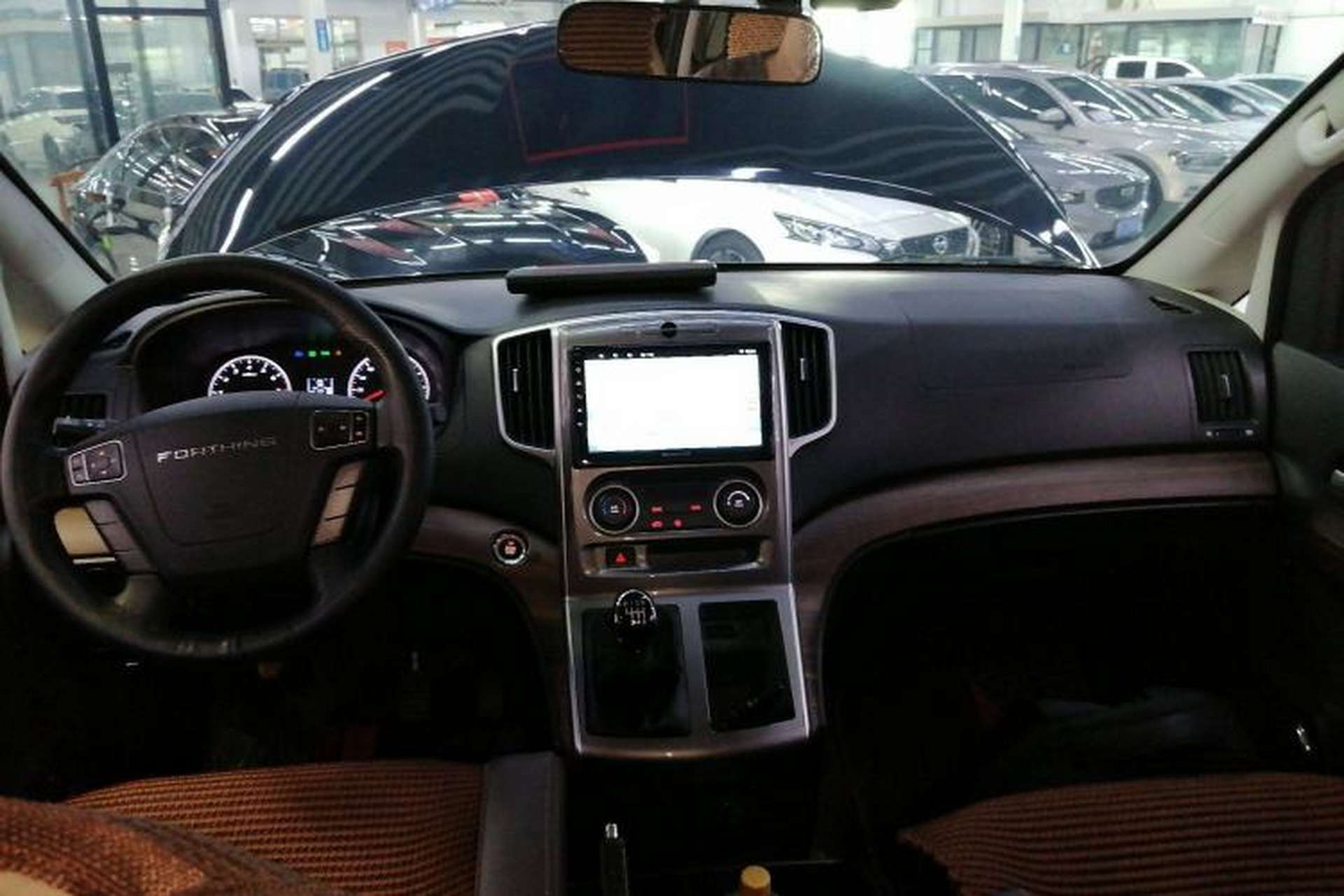 Used FORTHING Lingzhi PLUS 2022 Travel Edition 2.0L Manual Luxury Version 7 Seats Center Console