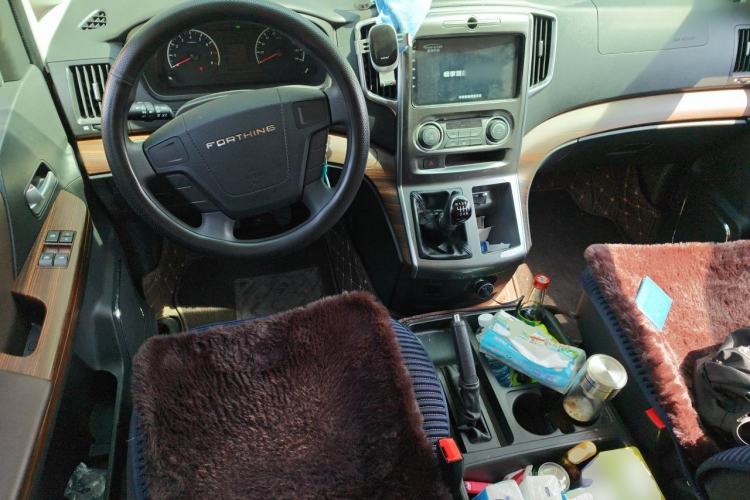 Used FORTHING Lingzhi PLUS 2022 Travel Edition 2.0L Manual Comfort Version 7 Seats Center Console
