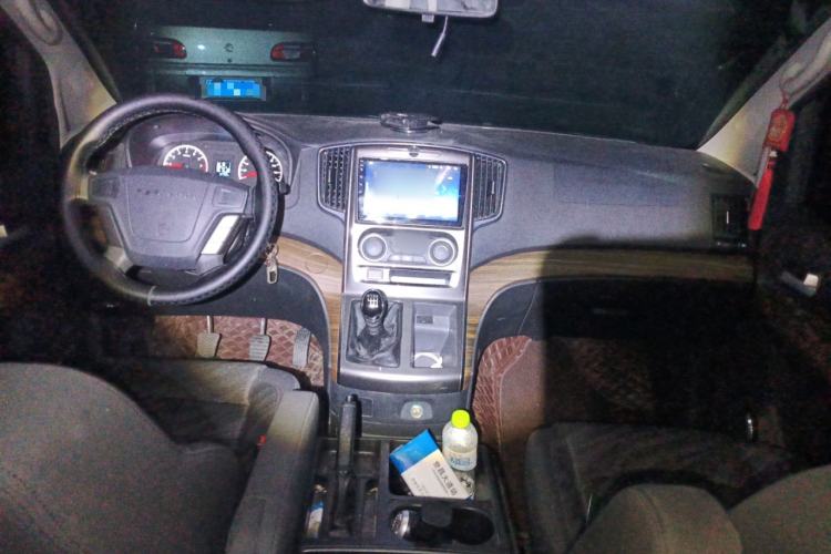 Used FORTHING Lingzhi PLUS 2022 Travel Edition 2.0L Manual Comfort Version 7 Seats Center Console