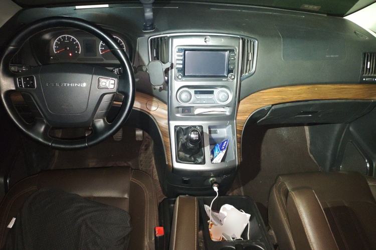 Used FORTHING Lingzhi PLUS 2022 Travel Edition 2.0L Manual Luxury Version 7 Seats Center Console