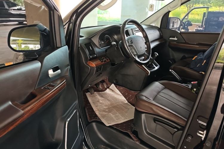 Used FORTHING Lingzhi PLUS 2022 Travel Edition 2.0L Manual Luxury 9-Seater Driver Seat