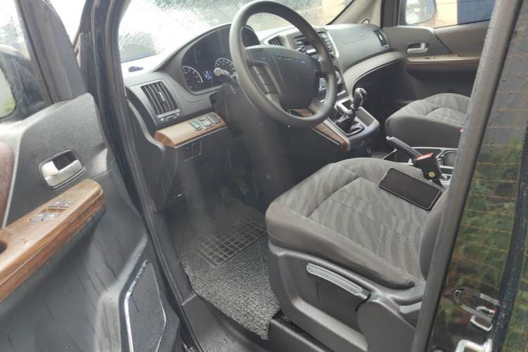 Used FORTHING Lingzhi PLUS 2022 Travel Edition 2.0L Manual Comfort Version 9 Seats Driver Seat