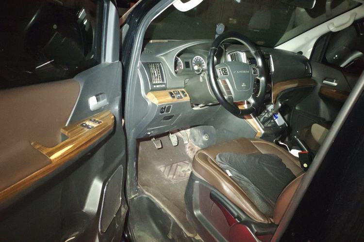Used FORTHING Lingzhi PLUS 2022 Travel Edition 2.0L Manual Luxury Version 7 Seats Driver Seat