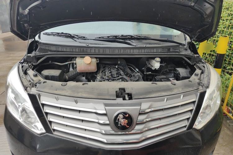 Used FORTHING Lingzhi PLUS 2022 Travel Edition 2.0L Manual Comfort Version 9 Seats Engine Bay