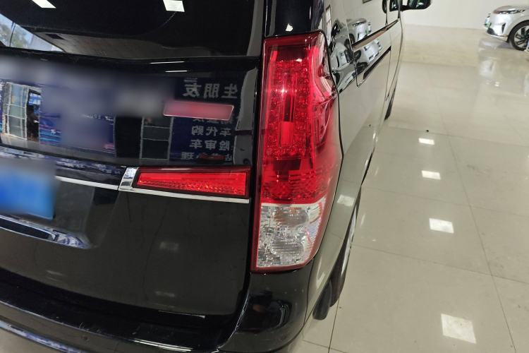 Used FORTHING Lingzhi PLUS 2022 Travel Edition 2.0L Manual Comfort Version 7 Seats Exterior 6