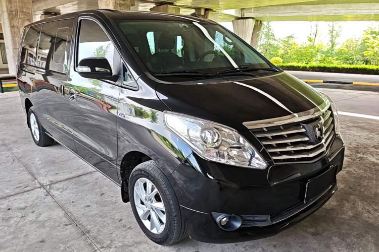 Used FORTHING Lingzhi PLUS 2022 Travel Edition 2.0L Manual Luxury 9-Seater Front Right 45 Deg