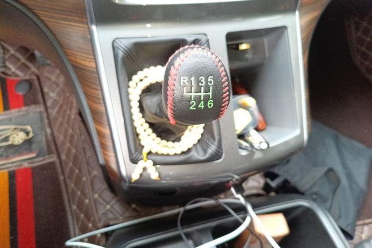 Used FORTHING Lingzhi PLUS 2022 Travel Edition 2.0L Manual Luxury Version 7 Seats Gear Lever