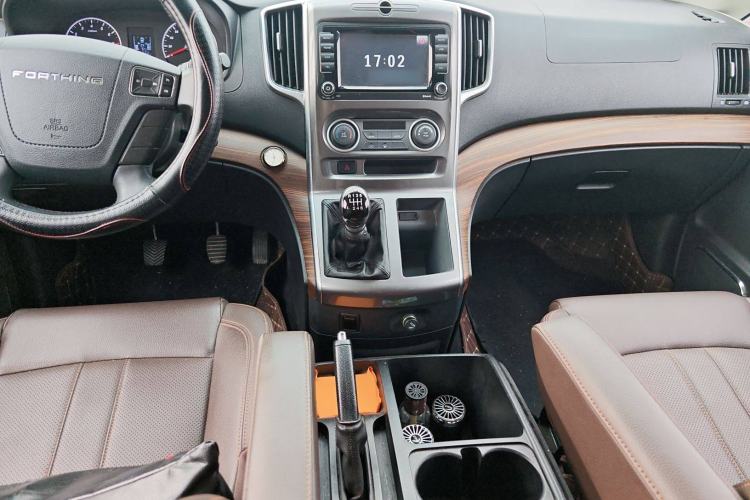 Used FORTHING Lingzhi PLUS 2022 Travel Edition 2.0L Manual Luxury Version 7 Seats Gear Lever