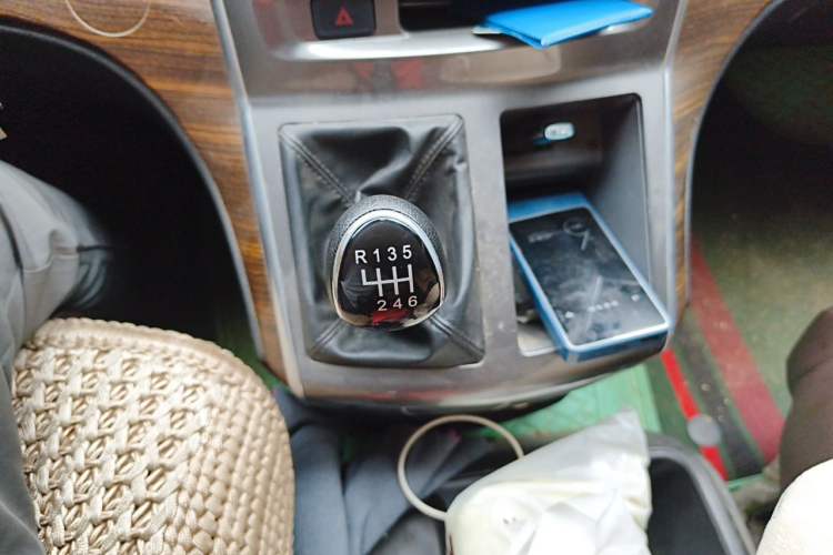 Used FORTHING Lingzhi PLUS 2022 Travel Edition 2.0L Manual Luxury Version 7 Seats Gear Lever