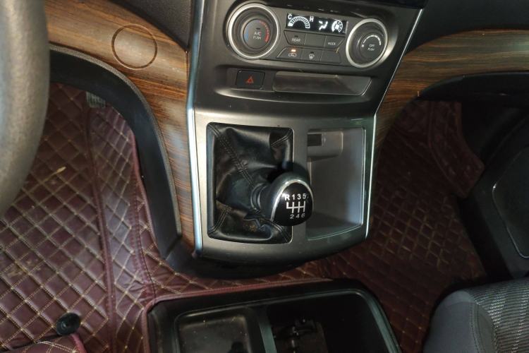 Used FORTHING Lingzhi PLUS 2022 Travel Edition 2.0L Manual Comfort Version 7 Seats Gear Lever