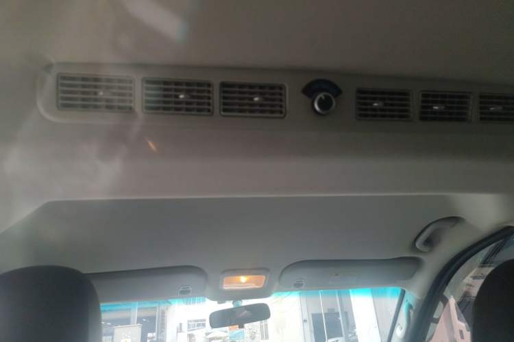 Used FORTHING Lingzhi PLUS 2022 Travel Edition 2.0L Manual Luxury Version 7 Seats Headliner