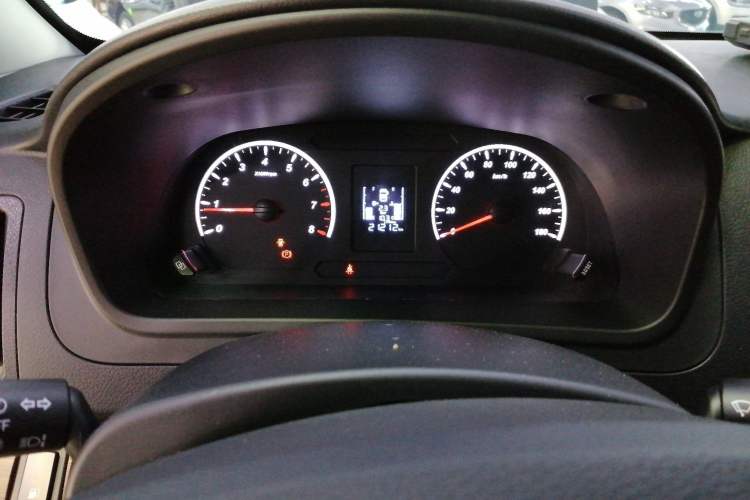 Used FORTHING Lingzhi PLUS 2022 Travel Edition 2.0L Manual Luxury Version 7 Seats Instrument Cluster